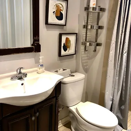 Cozy & Convenient 2-Bedroom Apartment With Private Entrance-2