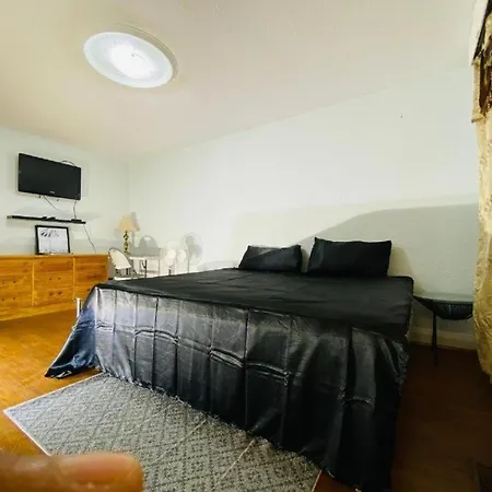 Relax Room V East York Space Share Toronto Canada-3