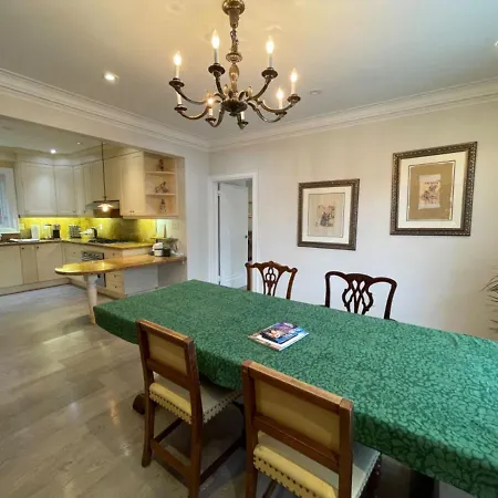 Private Suite In Forest Hill With Full Kitchen And Parking-2