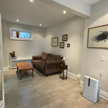 Private Suite In Forest Hill With Full Kitchen And Parking-3