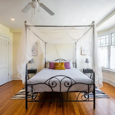 Cozy 5 Bedroom House In Downtown Toronto By Globalstay-2