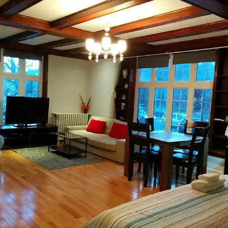 The Parkway Place Guesthouse-3