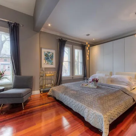 Downtown Luxury Victorian Retreat-2
